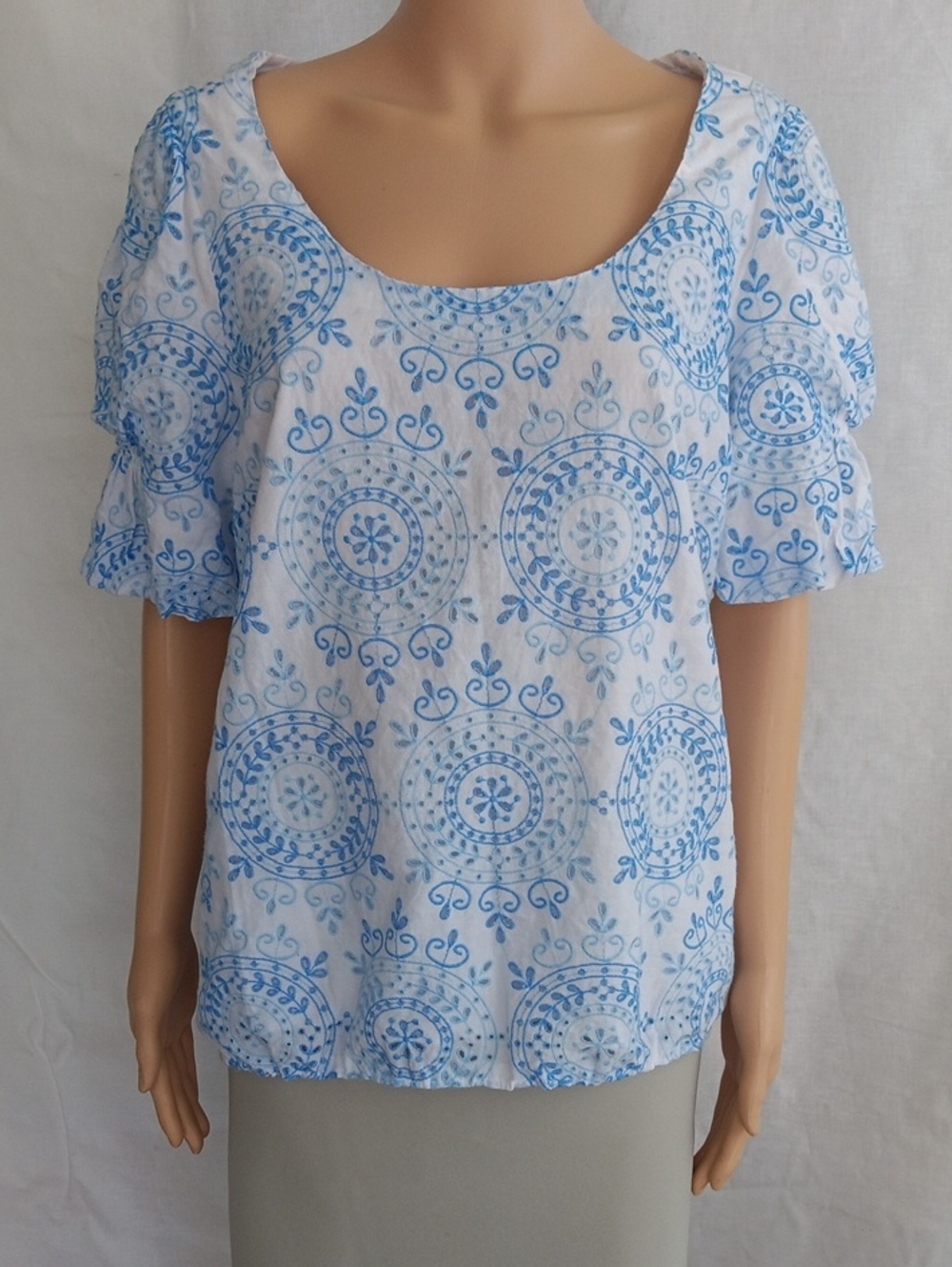 Lilly Pulitzer Blue and White Printed Scoop Neck Women's Top Size L 100%cotton